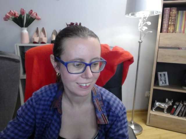 sparkleLizzy webcam bongacams model stream image