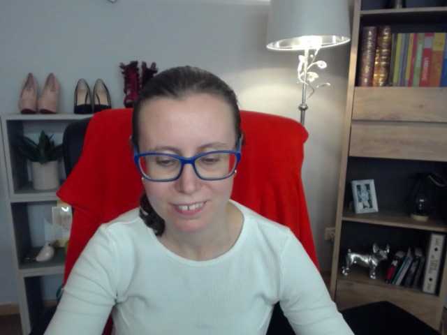 sparkleLizzy webcam bongacams model stream image