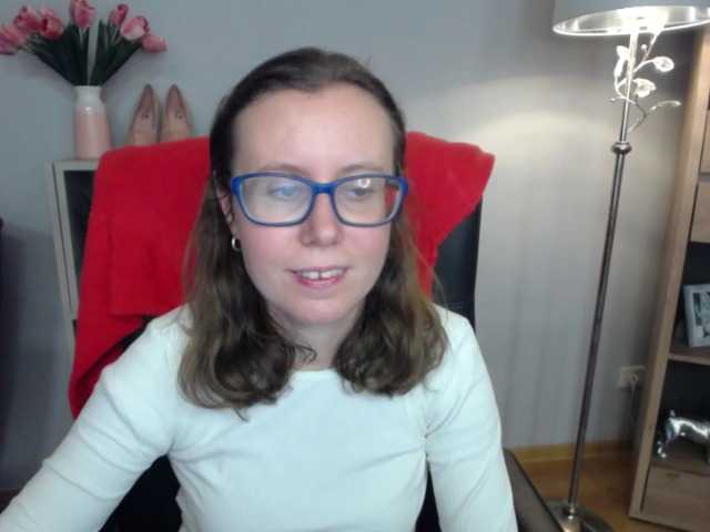 sparkleLizzy webcam bongacams model stream image