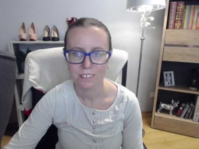 sparkleLizzy webcam bongacams model stream image