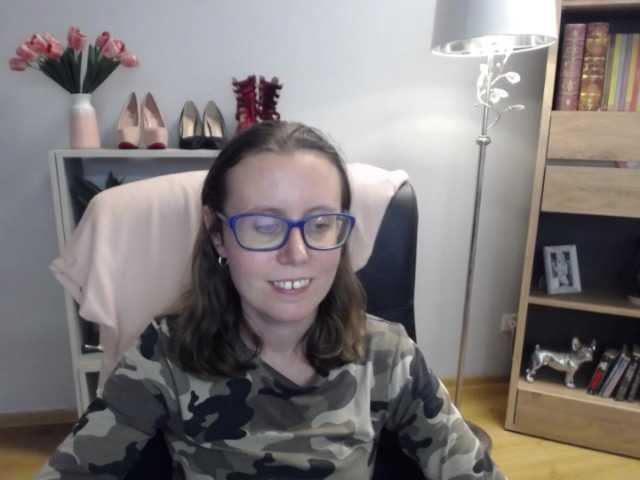 sparkleLizzy webcam bongacams model stream image