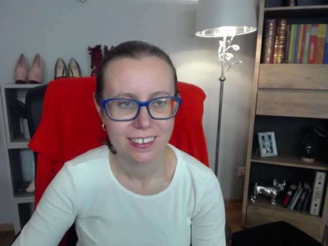 sparkleLizzy webcam bongacams model stream image