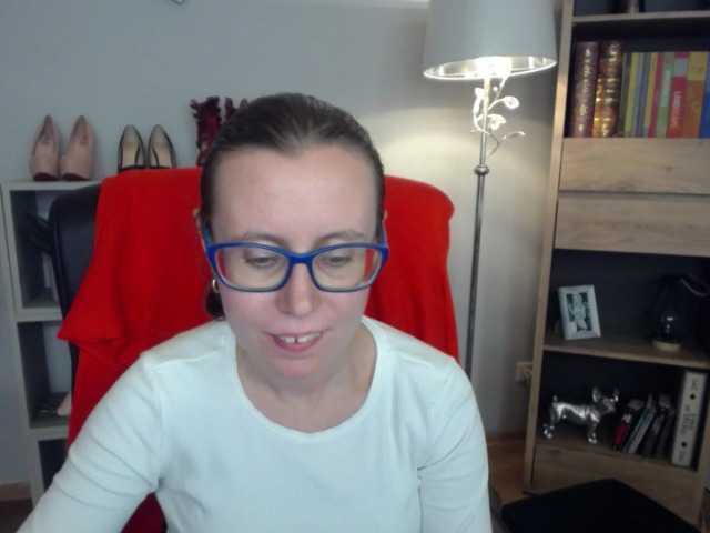 sparkleLizzy webcam bongacams model stream image