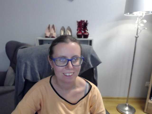 sparkleLizzy webcam bongacams model stream image