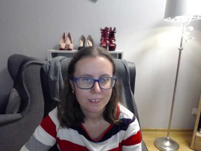 sparkleLizzy webcam bongacams model stream image