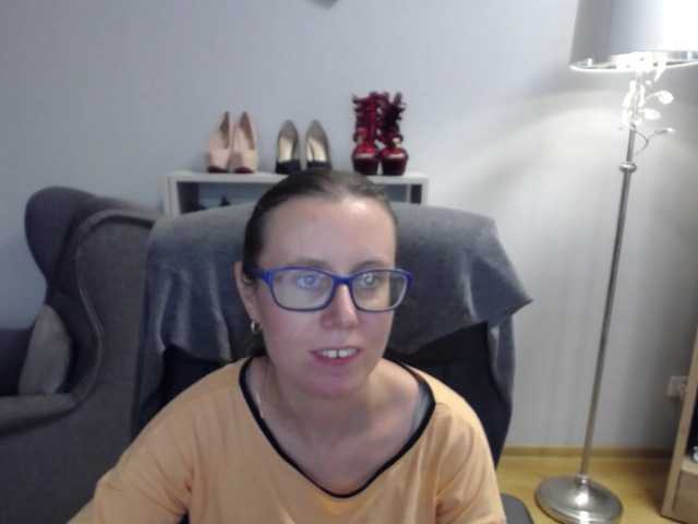 sparkleLizzy webcam bongacams model stream image