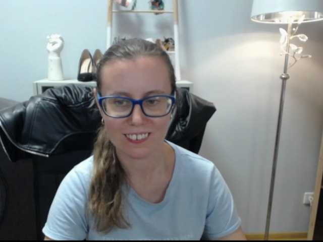 sparkleLizzy webcam bongacams model stream image