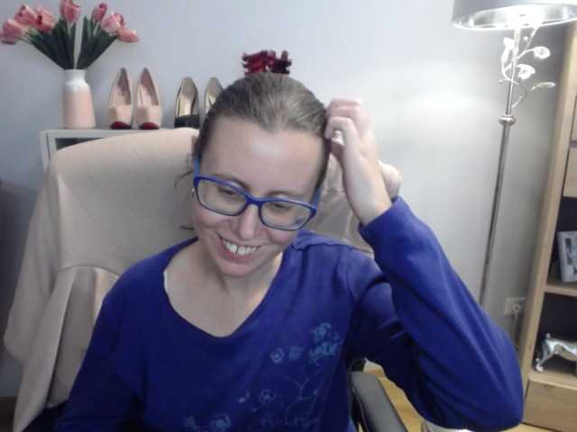 sparkleLizzy webcam bongacams model stream image