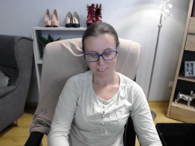 sparkleLizzy webcam bongacams model stream image