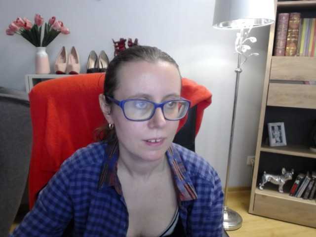 sparkleLizzy webcam bongacams model stream image