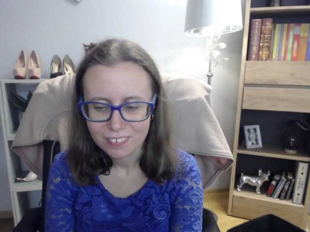 Young SparkleLizzy - sweet, passionate and ready to satisfy sparkleLizzy from BongaCams