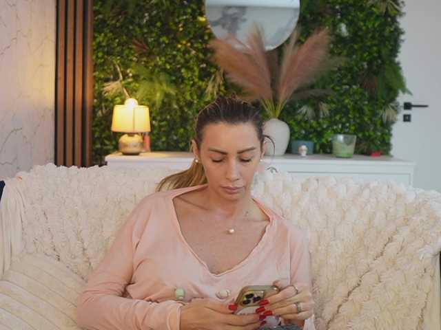 angell-wow's BongaCams show and profile