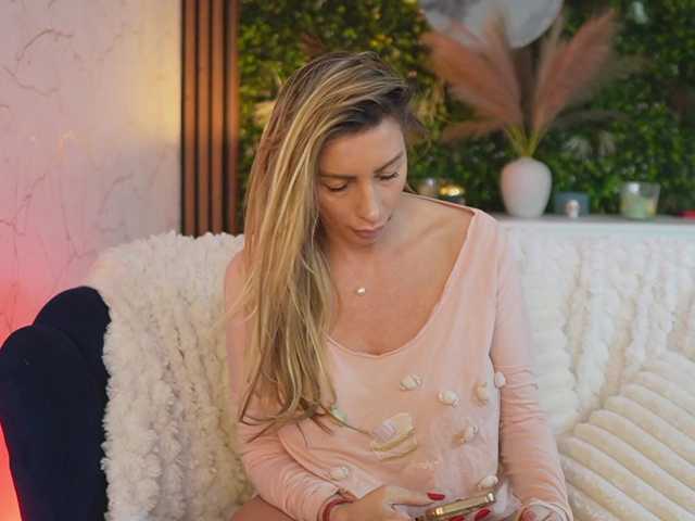 angell-wow's BongaCams show and profile