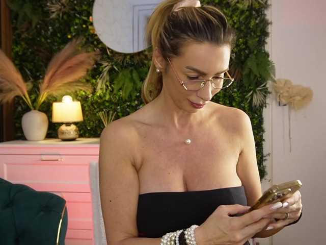 angell-wow's BongaCams show and profile