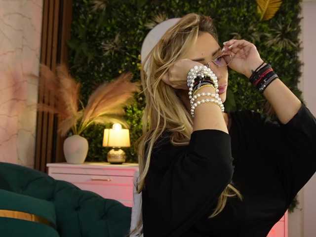 angell-wow's BongaCams show and profile