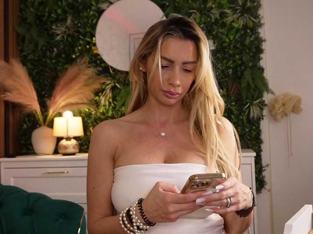 angell-wow's BongaCams show and profile