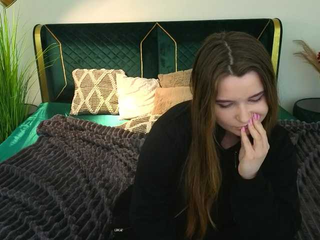 MagikPeachh's BongaCams show and profile