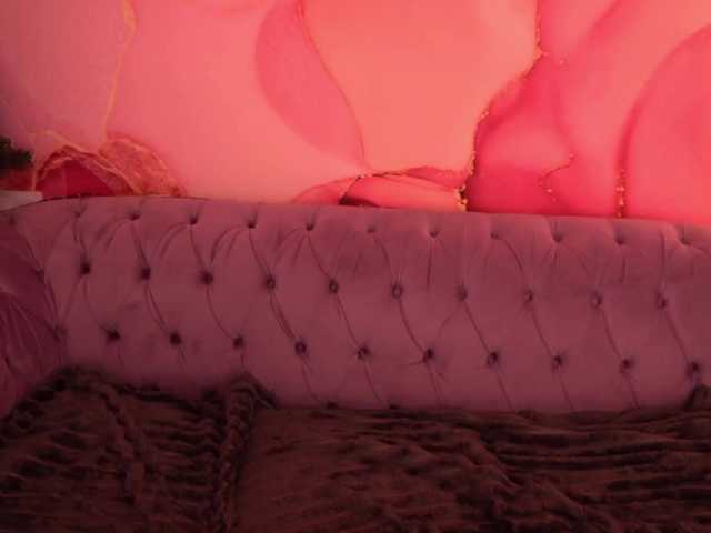 MagikPeachh's BongaCams show and profile