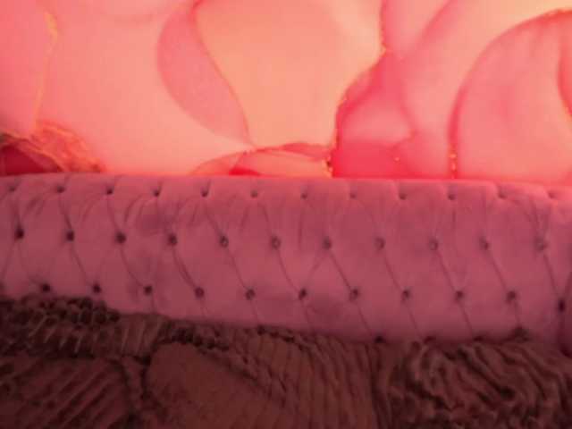 MagikPeachh's BongaCams show and profile