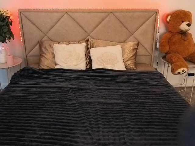 MagikPeachh's BongaCams show and profile