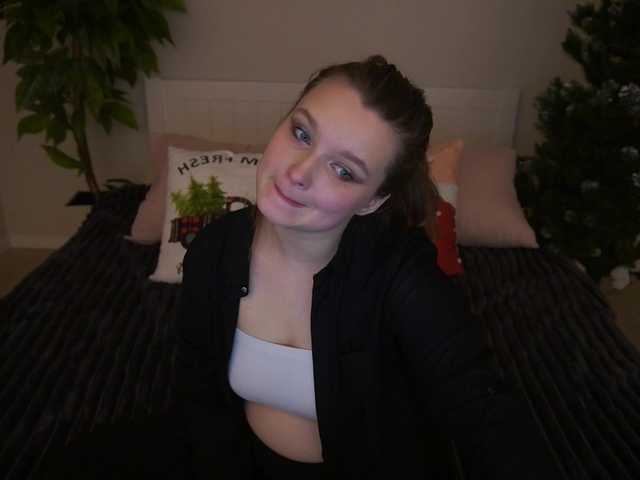 MagikPeachh's BongaCams show and profile