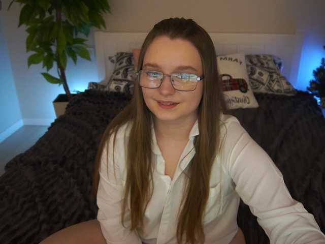 MagikPeachh's BongaCams show and profile