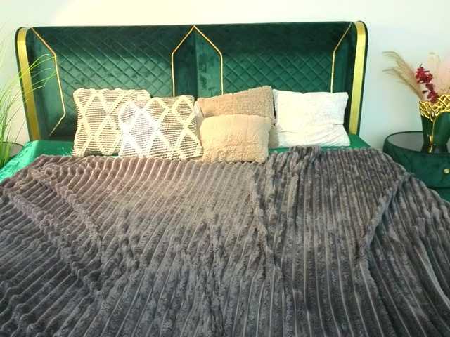 MagikPeachh's BongaCams show and profile