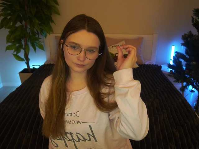 MagikPeachh's BongaCams show and profile