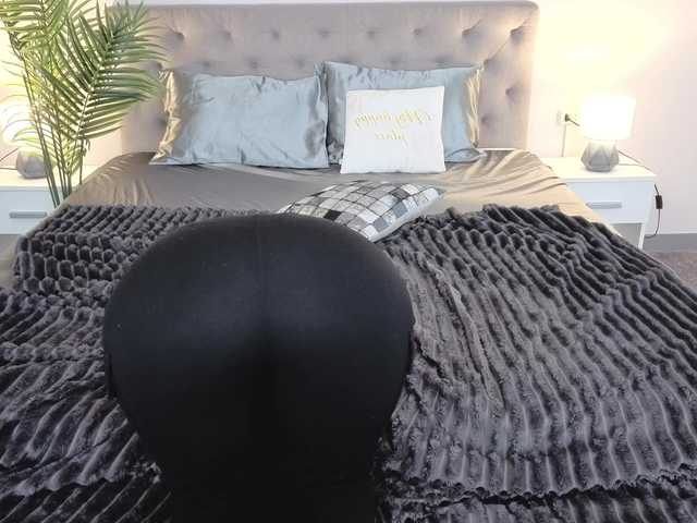 MagikPeachh live cam profile