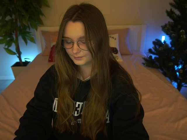 MagikPeachh's BongaCams show and profile