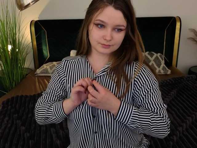 MagikPeachh's BongaCams show and profile