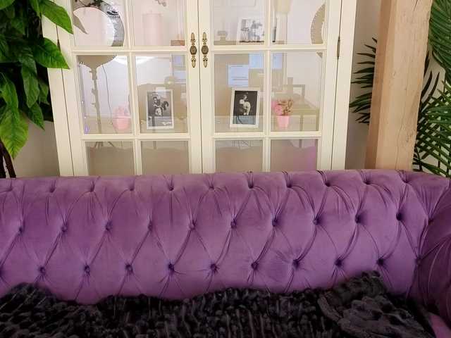 MagikPeachh's BongaCams show and profile