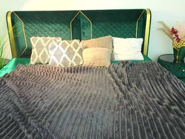 MagikPeachh's BongaCams show and profile