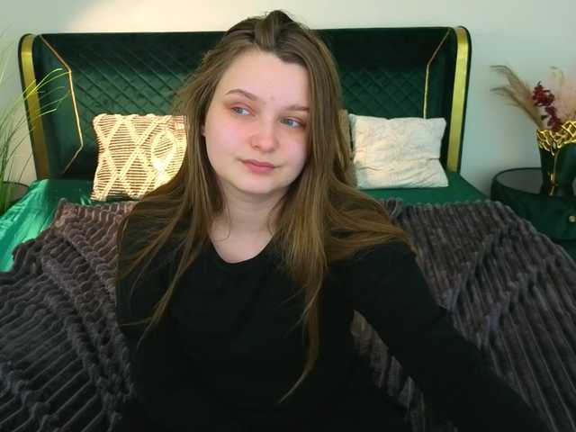 MagikPeachh's BongaCams show and profile