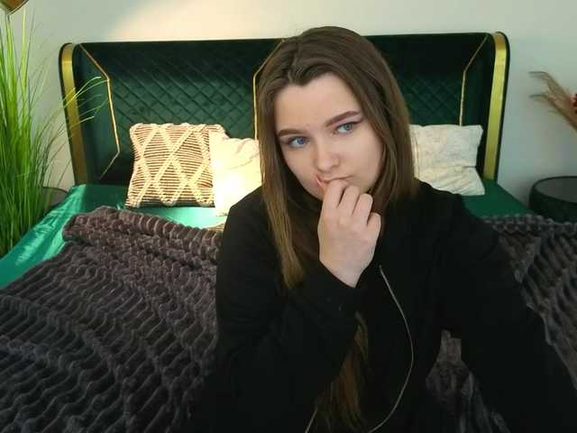 MagikPeachh's BongaCams show and profile