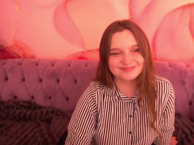 MagikPeachh's BongaCams show and profile