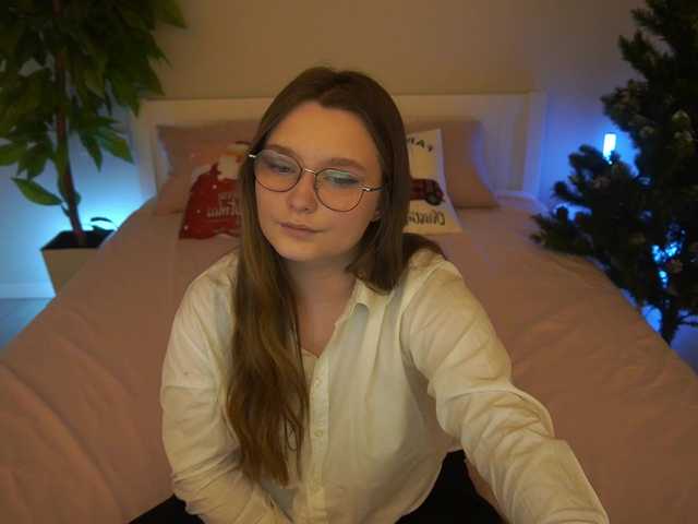 MagikPeachh's BongaCams show and profile