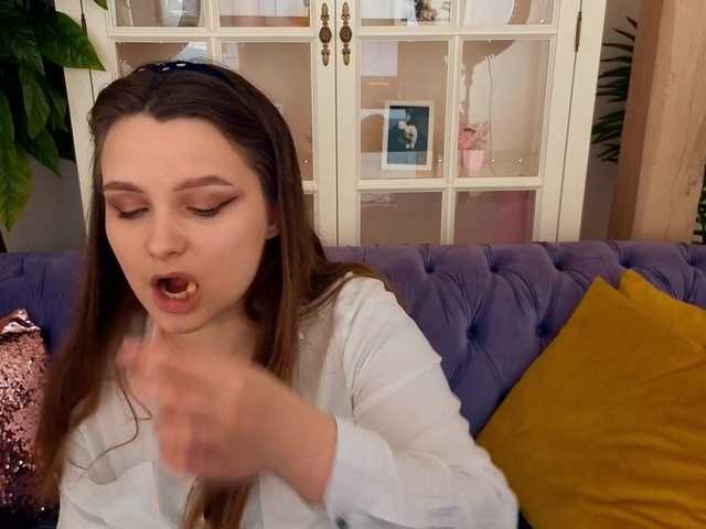 MagikPeachh's BongaCams show and profile