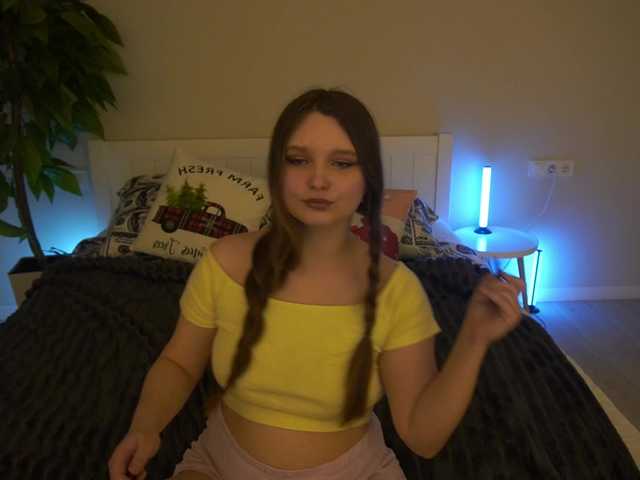 MagikPeachh's BongaCams show and profile