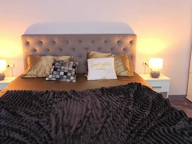 MagikPeachh's BongaCams show and profile