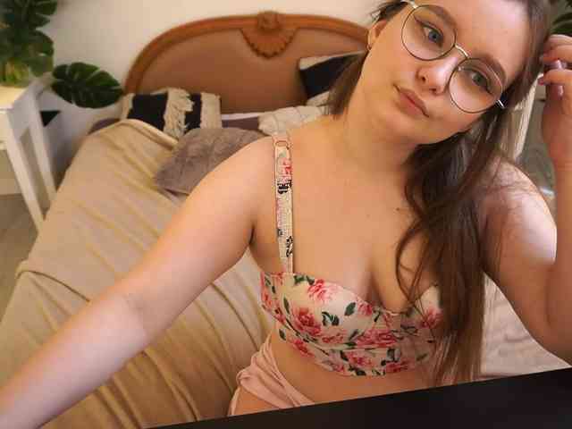 MagikPeachh webcam