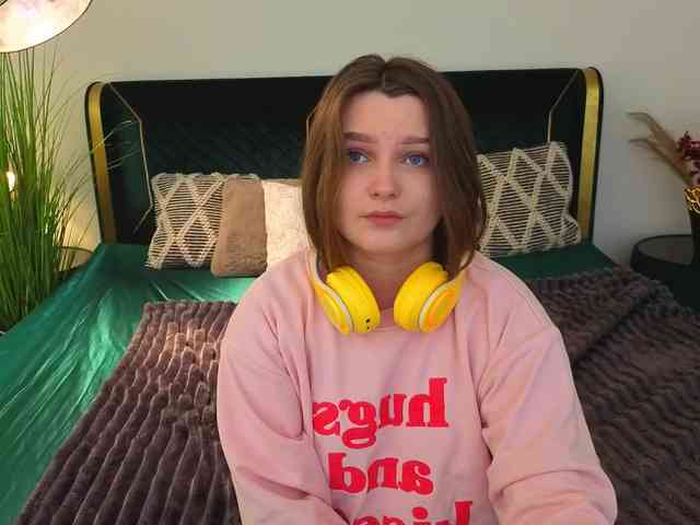 MagikPeachh Live Webcam on BongaCams