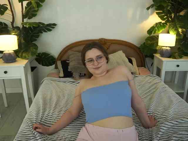 MagikPeachh Live Webcam on BongaCams