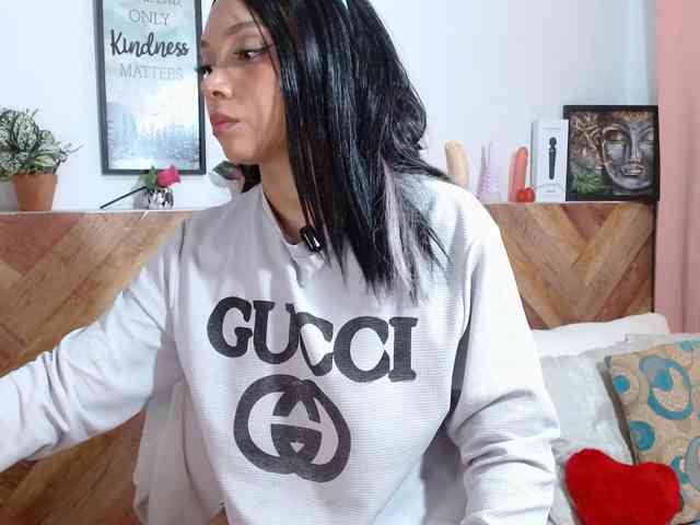 idalisVanucci webcam