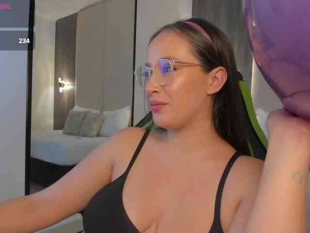 sophia-martinezz webcam