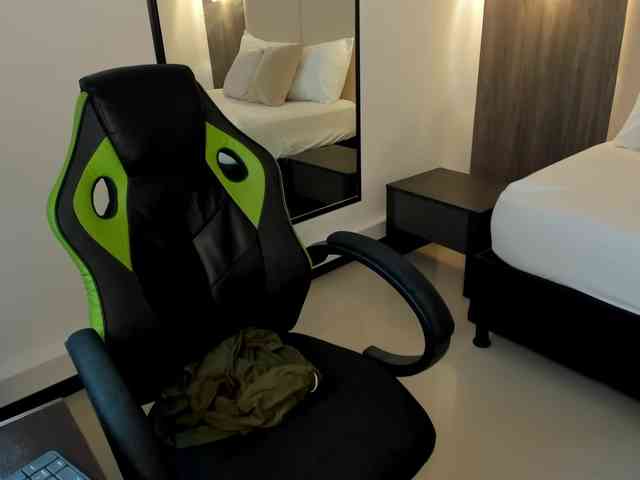 sophia-martinezz webcam