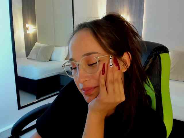 sophia-martinezz webcam