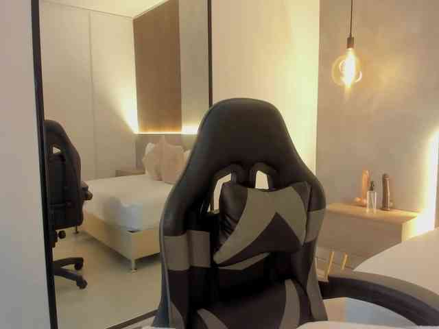 sophia-martinezz webcam