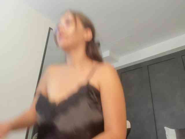 sophia-martinezz webcam