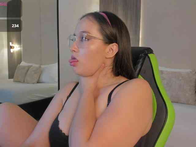 sophia-martinezz webcam